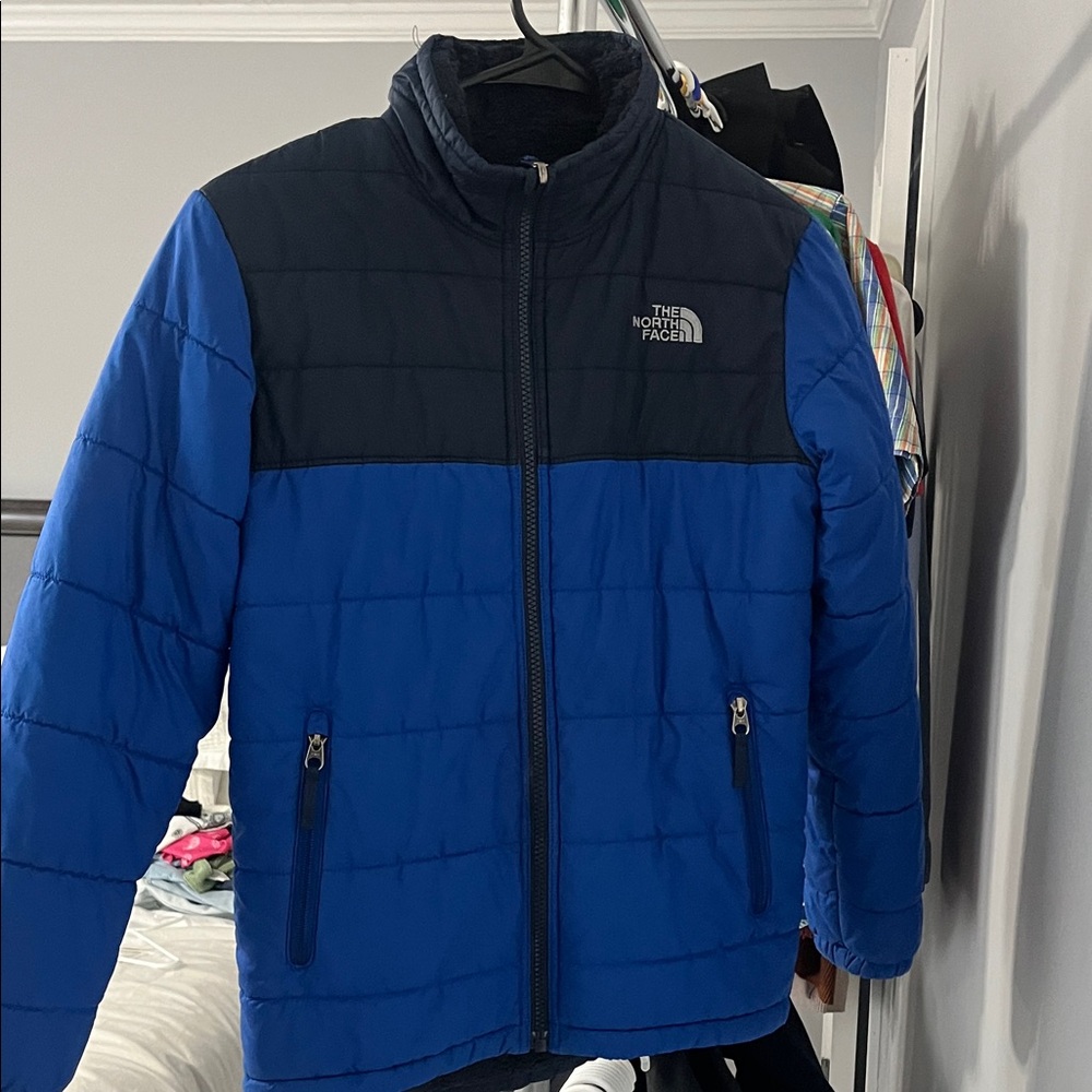 The North Face Blue and Black Puffer Boy Jacket sherpa liner. Size 10/12